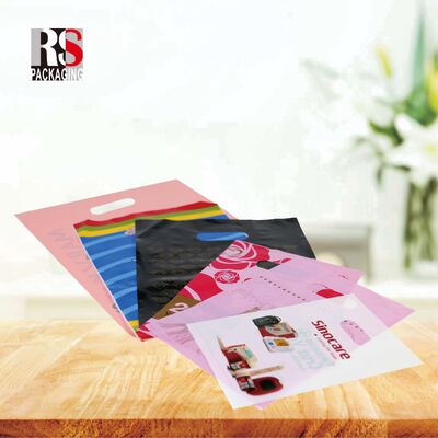 kaufen Maßgeschneiderte Handtasche Kunststoffverpackung Handtasche Einkaufstaschen Leichtgewicht und tragbares Design Oberflächenmusterdruck Online-Herstellung