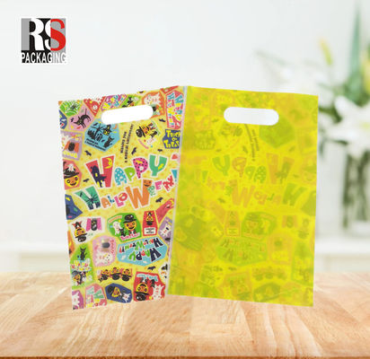 Maßgeschneiderte Handtasche Kunststoffverpackung Handtasche Einkaufstaschen Leichtgewicht und tragbares Design Oberflächenmusterdruck